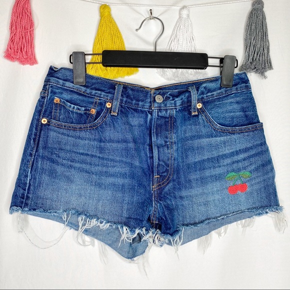 Levi's Pants - Levi’s High Rise Cherry Patch 501 Shorts Size 29